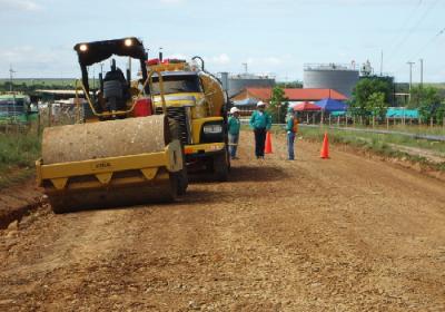 LOCACIÓN Y VÍAS POZO PETROLERO